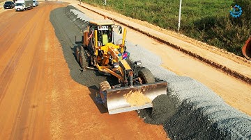Nice Action Liugong Grader Spreadomg Gravel Building New Ring Roads Mix Activities Grader Operation