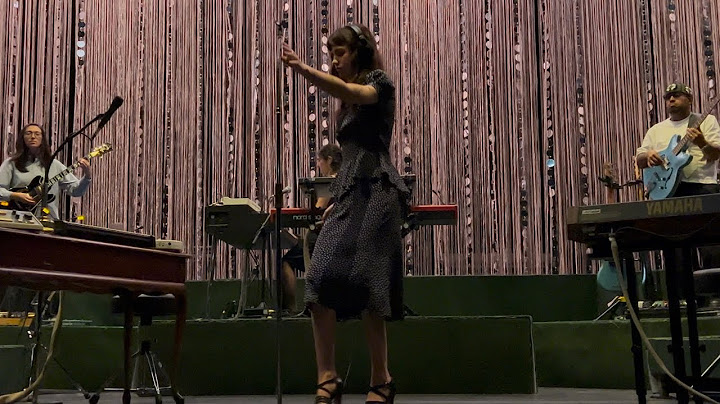 Clairo - Juna (Live Paris 2025)