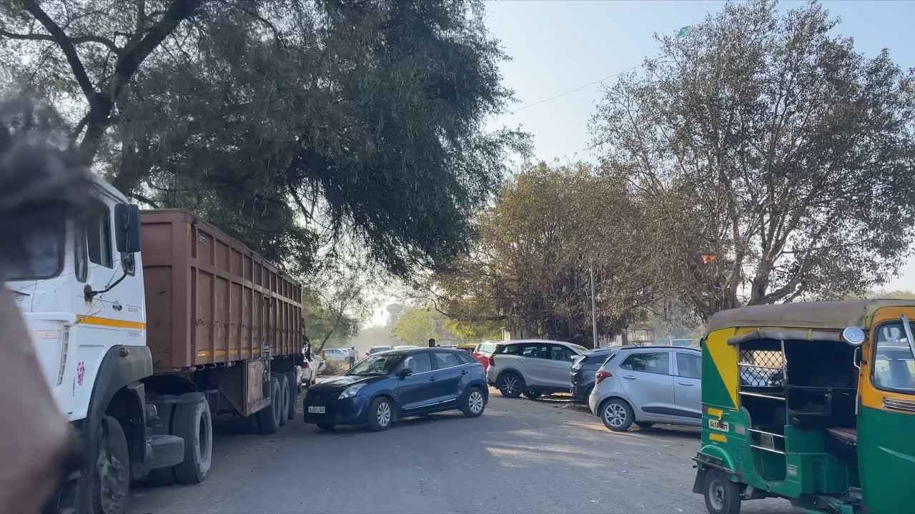 Colony Me Huwa Traffic Jam 😱