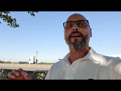 رسالة إلى الجالية المغربية من أمام أحد محطات الوقود بفرنسا