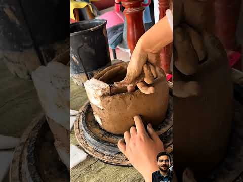 فرن طيني بسيط وعملي للتدفئة والطهي فرن طيني صناعة تقليدية تراث حياة القرى عالم التطور والذكاء