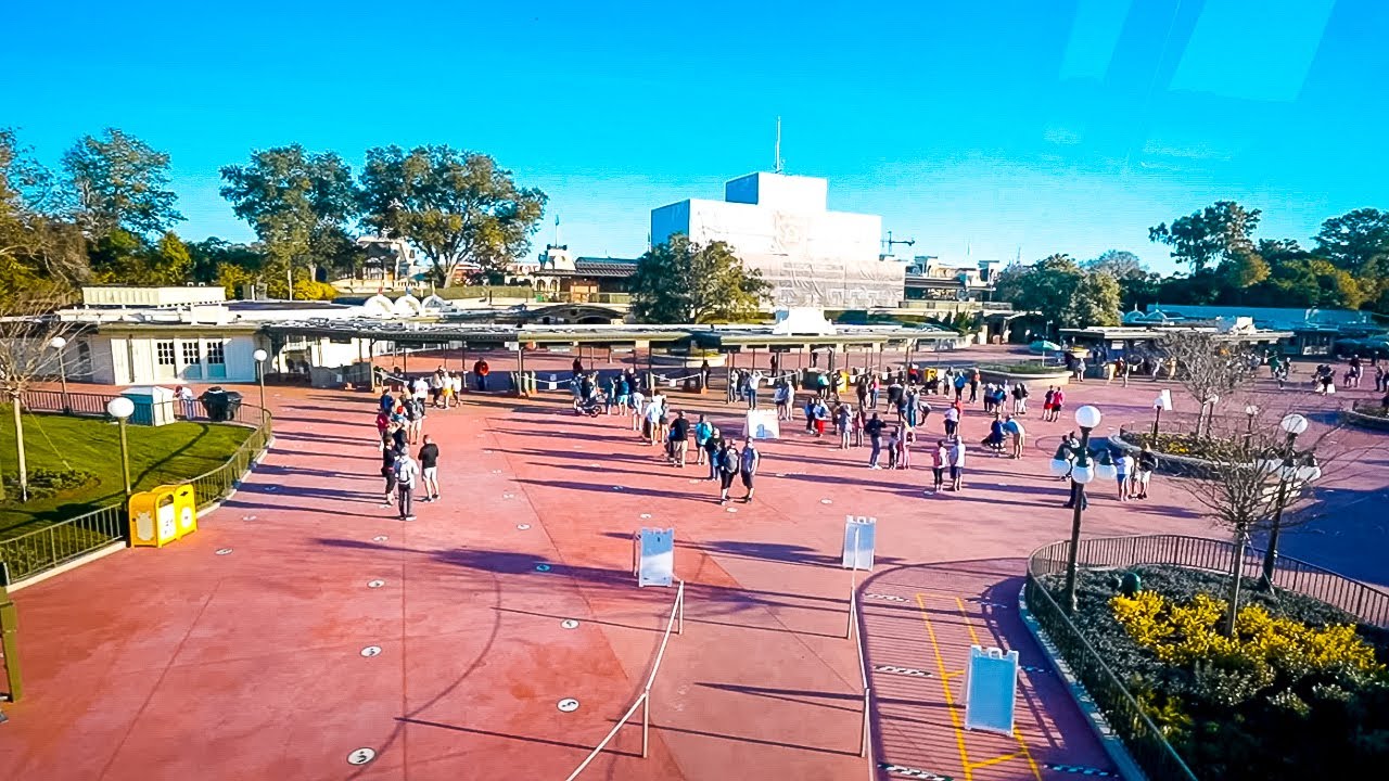 How To Be The First Person Inside The Magic Kingdom | Rope Drop 2021