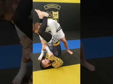 #trianglechoke #instructional #bjj #freecontent #nogi #mma #supernaturalsurvivalgear