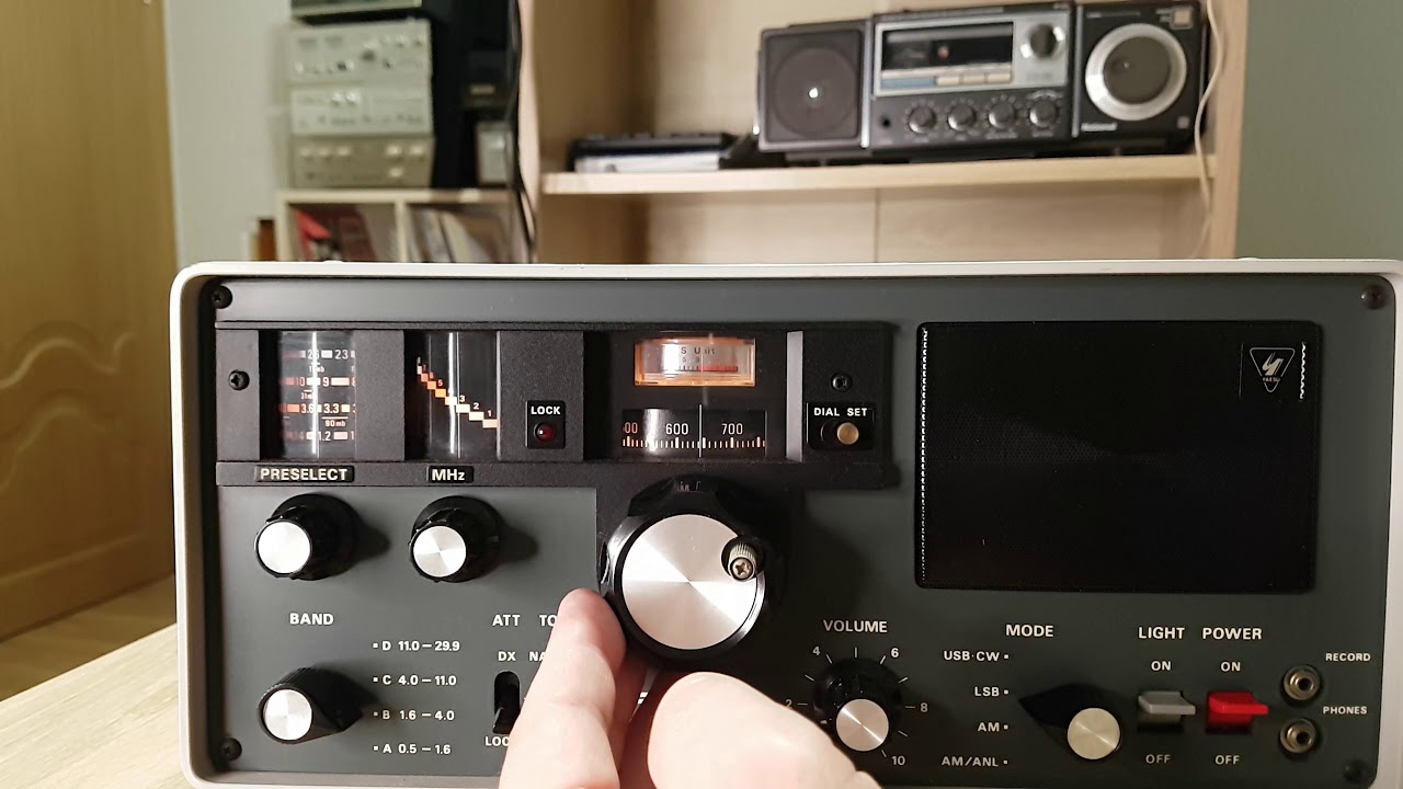 YAESU FRG-7.  Радиолюбители на 80 метрах