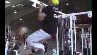 YouTube - The World_s Worst Chin-Ups- Gym Monkey.flv