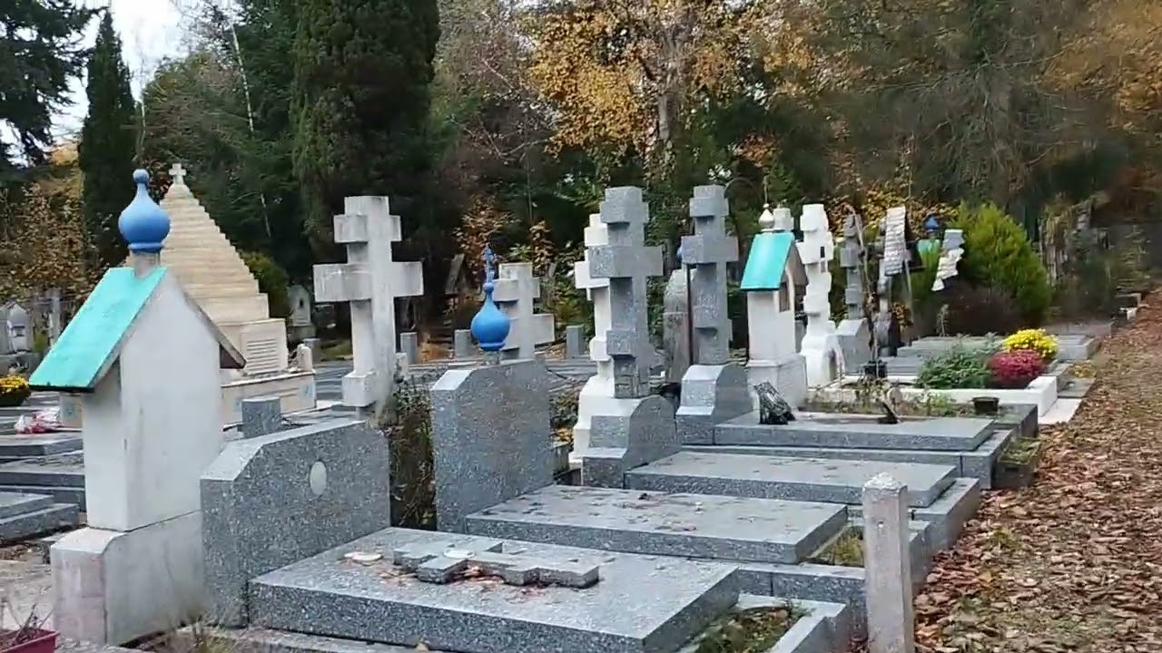 Tombe de Patrick Topaloff au cimetière russe de Sainte-Geneviève-des-Bois