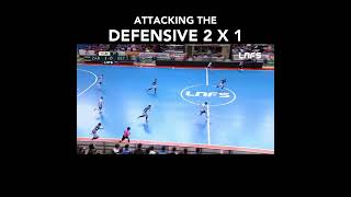 FOGAGEIRO FUTSAL - ATTACKING THE DEFENSIVE 2 X 1 (DEFENSIVE JUMPS)