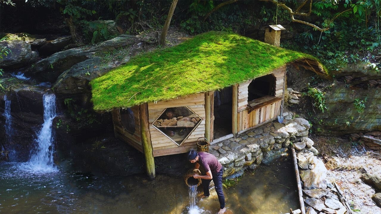 Build a Bushcraft house on top of a mountain | Build transparent windows and a green roof