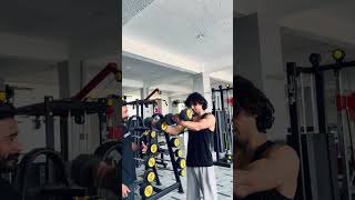 Gym Trainer Corrects Bad Form 🚨 | Train Smarter, Not Harder #fitness #motivation #explorefitness