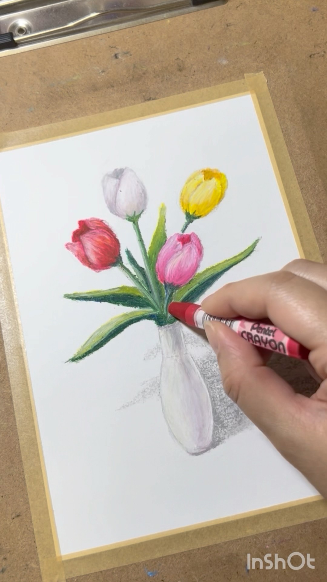 クレヨンでいろんな色のチューリップを描きました🌷みんなは何色 クレヨンでいろんな色のチューリップを描きました🌷みんなは何色