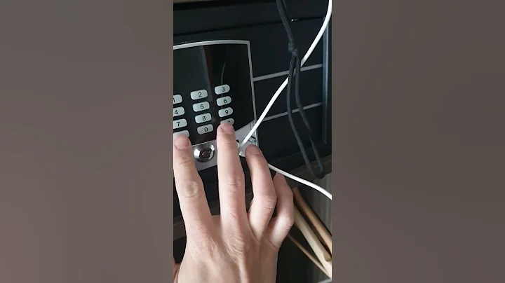 🔶 Flipper Zero opens random Hotel Safe with Bad USB :o #shorts