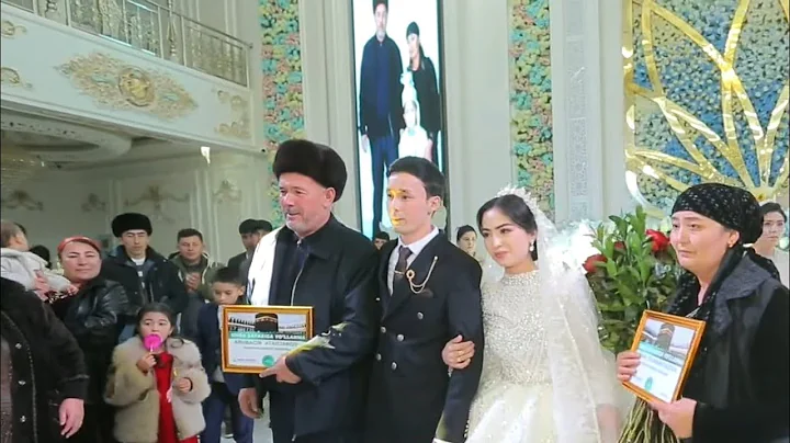 Bunaqasi bo'lmagan umraga yo'llanma  sovg'a qildi ota onasiga Sanjar & Mavluda 