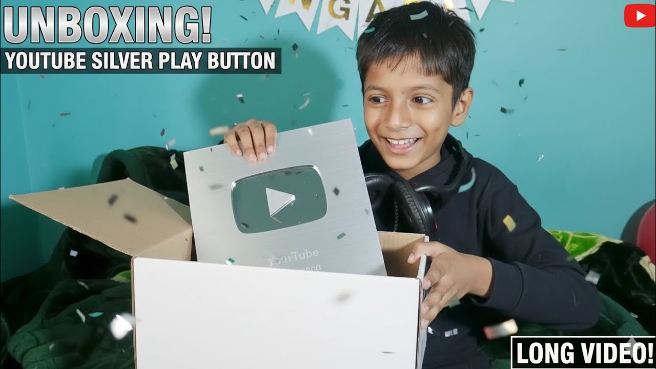 Finally aaj mai youtube ka silver play button unboxing karrahhu dostooo dekh yehh.....kaisa laga 