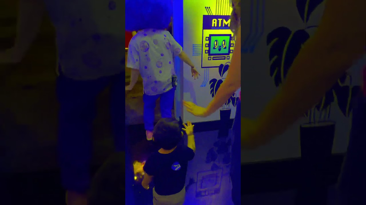 Dallas’ hottest art exhibit is now here! Meow Wolf! 