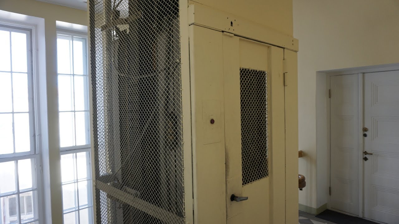 Vintage traction elevator with manual doors @ Pärnu maantee 10 (staircase B), Tallinn, Estonia