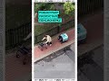 Робот-курьер уступил дорогу пожилой москвичке