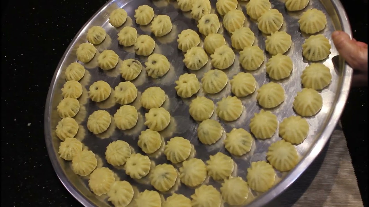 معمول ام  همام بالطحين وحشوة الفستق الحلبي