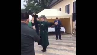 старик ингуш танцует лезгинку #кавказ #лезгинка #танцы #старик_танцует