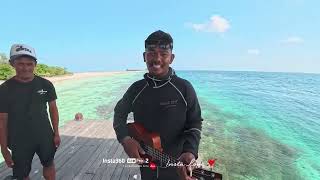 brother ohsem nyanyi pkai ukalele di pulau mataking kecil