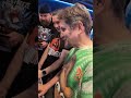 Паша играет в Мортал Комбат в антикафе Прошивка