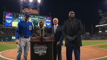 WS2016 Gm2: Ortiz, Bryant receive Hank Aaron Award
