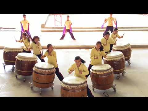 中強光電2017年『聖誕換換愛，外套暖聖誕』-苗栗縣通霄鎮坪頂國小戰鼓隊表演 - video from Coretronic