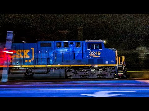 CSX 3249 Leads I045 Through Dover Florida! - YouTube