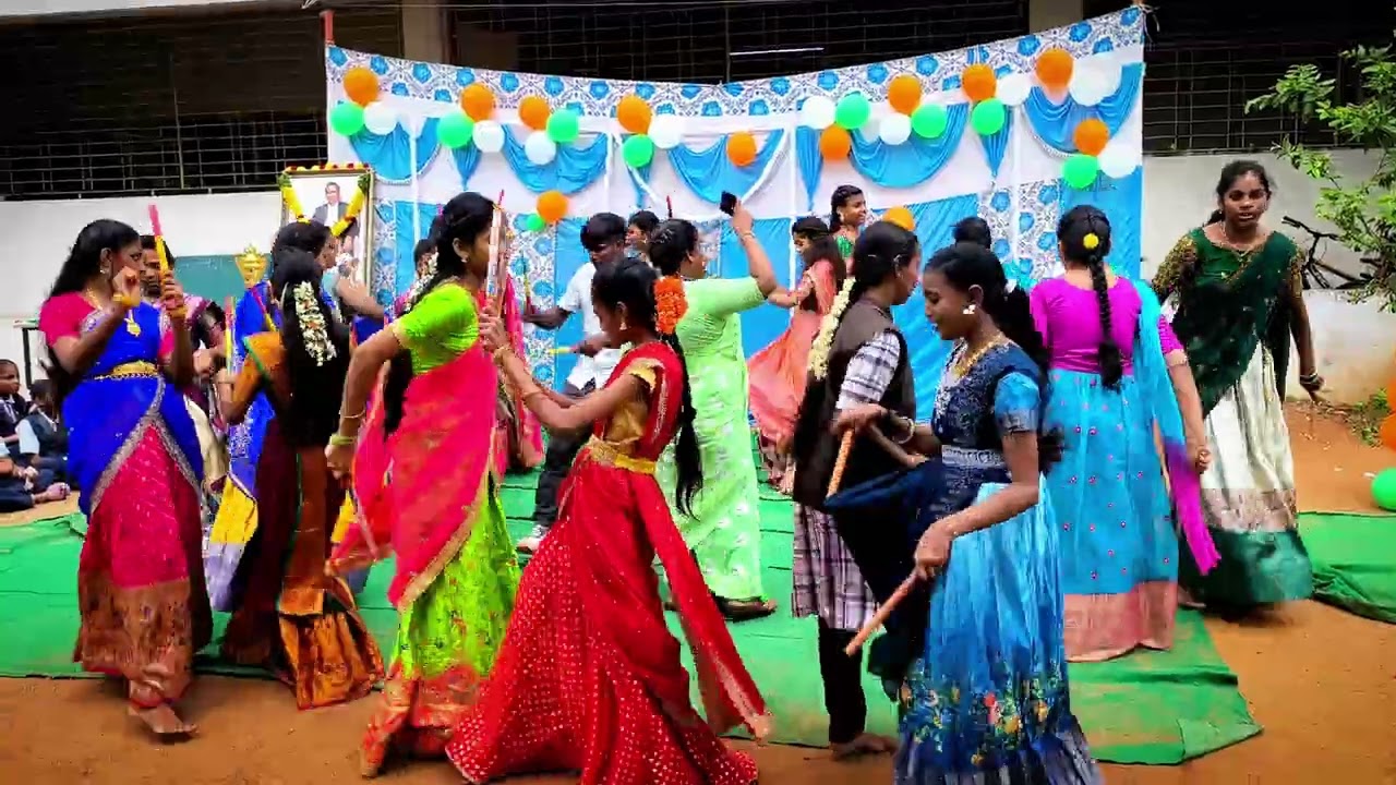 Raghukula Tilaka Rara Song – Kolatam Performance | Sri Chaitanya School Students 🎶🇮🇳