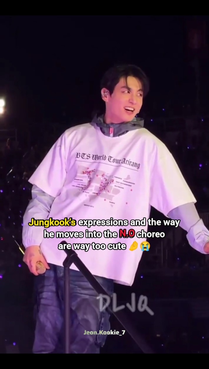 Jungkook doing the the N.O choreo in Stanford d-1 concert