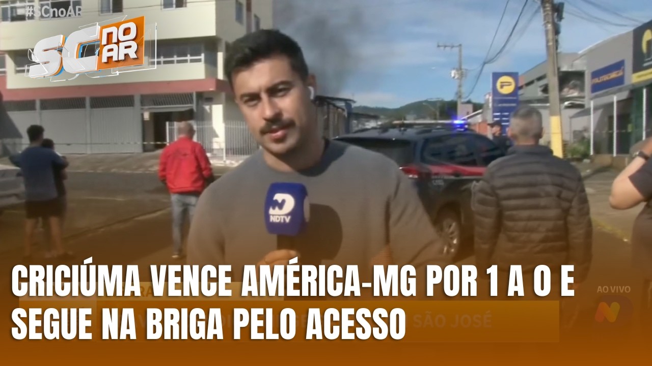Galpão é atingido por grave incêndio no bairro Barreiros, em São José