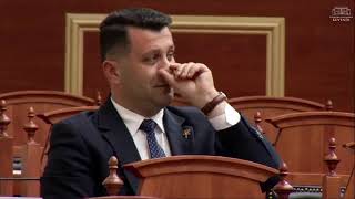 Peleshi i heq fjalen bocit dhe nderpret seancen! PD akuzon PS: Po e beni qellimisht!