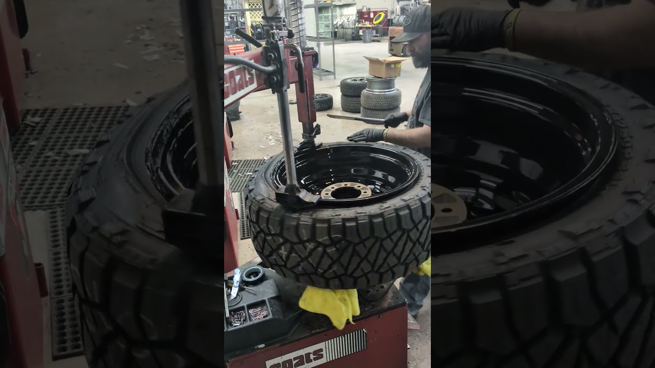 Three Tone Wheels Mount and Balance