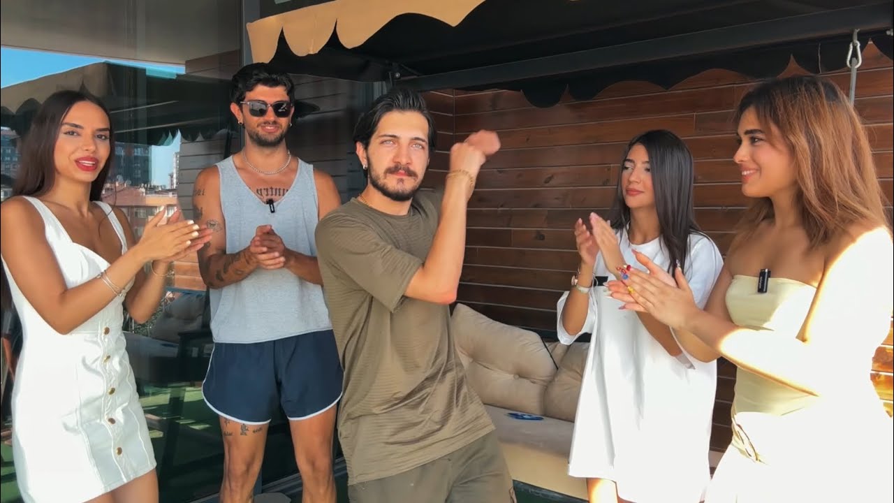 بازی و شادی با پر حاشیه های این روزها(به جز خودم)🤷🏻‍♂️