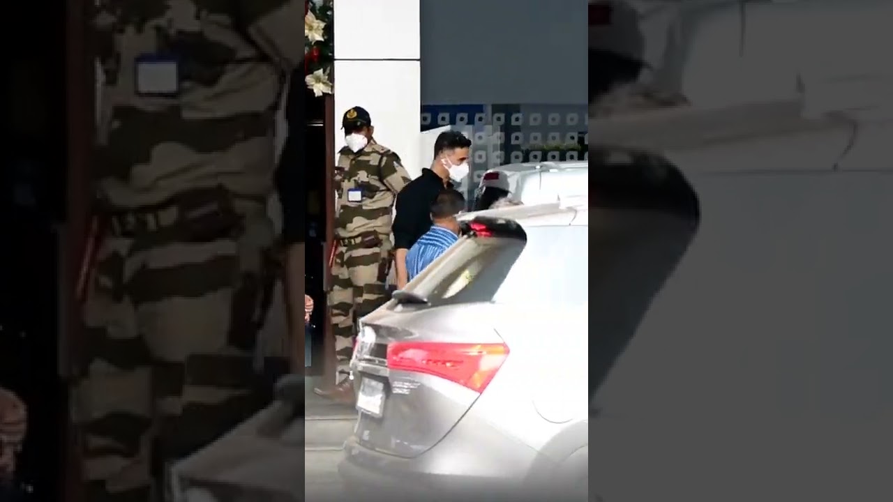 Akshay Kumar with Family Arrived back from Maldives after their Vacation 😍💕📸