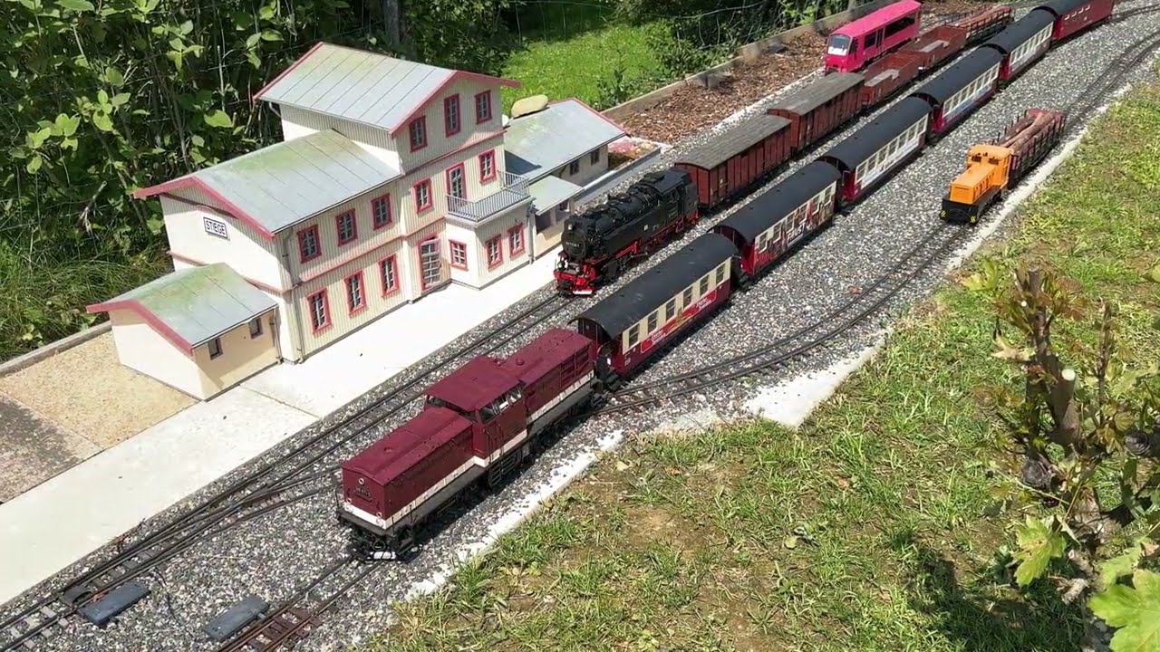 LGB Gartenbahn (HSB) vor einer Traumkulisse in den Bergen