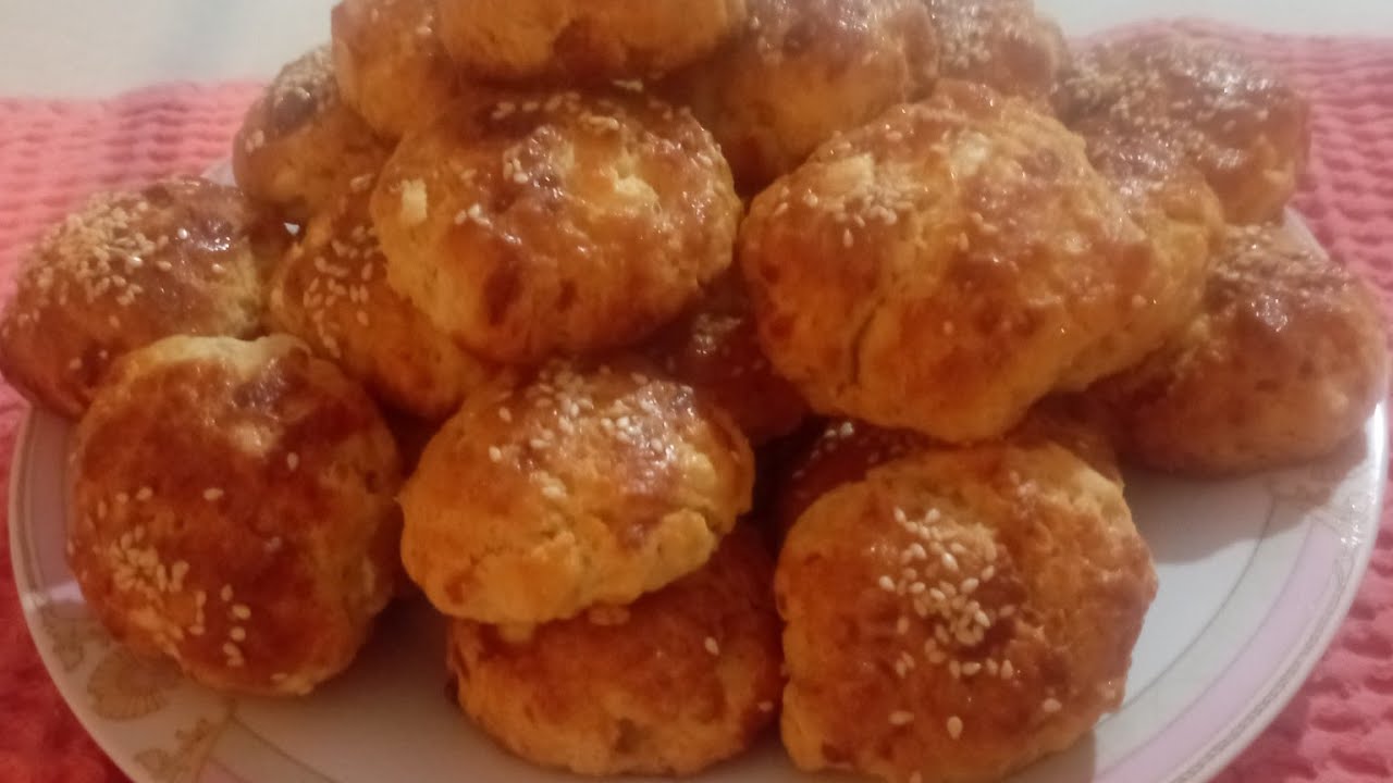 Εύκολα τυροπιτάκια!!! Αφράτα και νόστιμα με ένα ανακάτεμα.