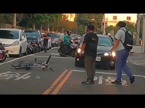 [Car Accident Video] Three Drivers Collide (Oct 8, 2026, Jiujia Third Rd, Houli, Taichung)