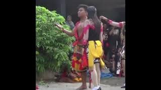 (Seni tari angklung merah) mas acil932