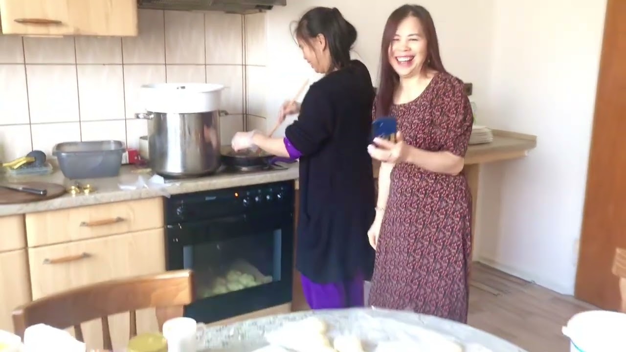 Những ngày đầu làm việc ở nhà hàng. Tại Hannover.