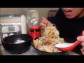 １日中ラーメンをドカ食いする独身男