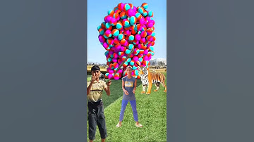 The mascot vibrato assistant placed onthe football field is popular, co-produced, creative new spe