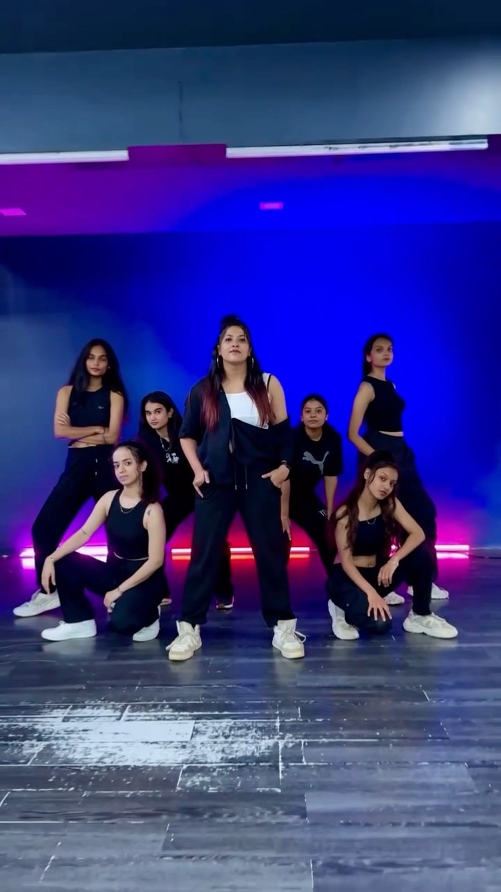 Watch the girl squad light up the dance floor on #chalkudiye ✨ #Jigra #GirlSquad #bollywoodDance