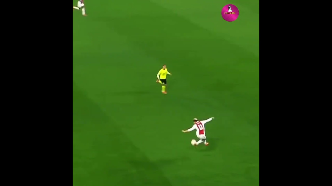 Top 10 UEFA Dribble Kings in Action! 