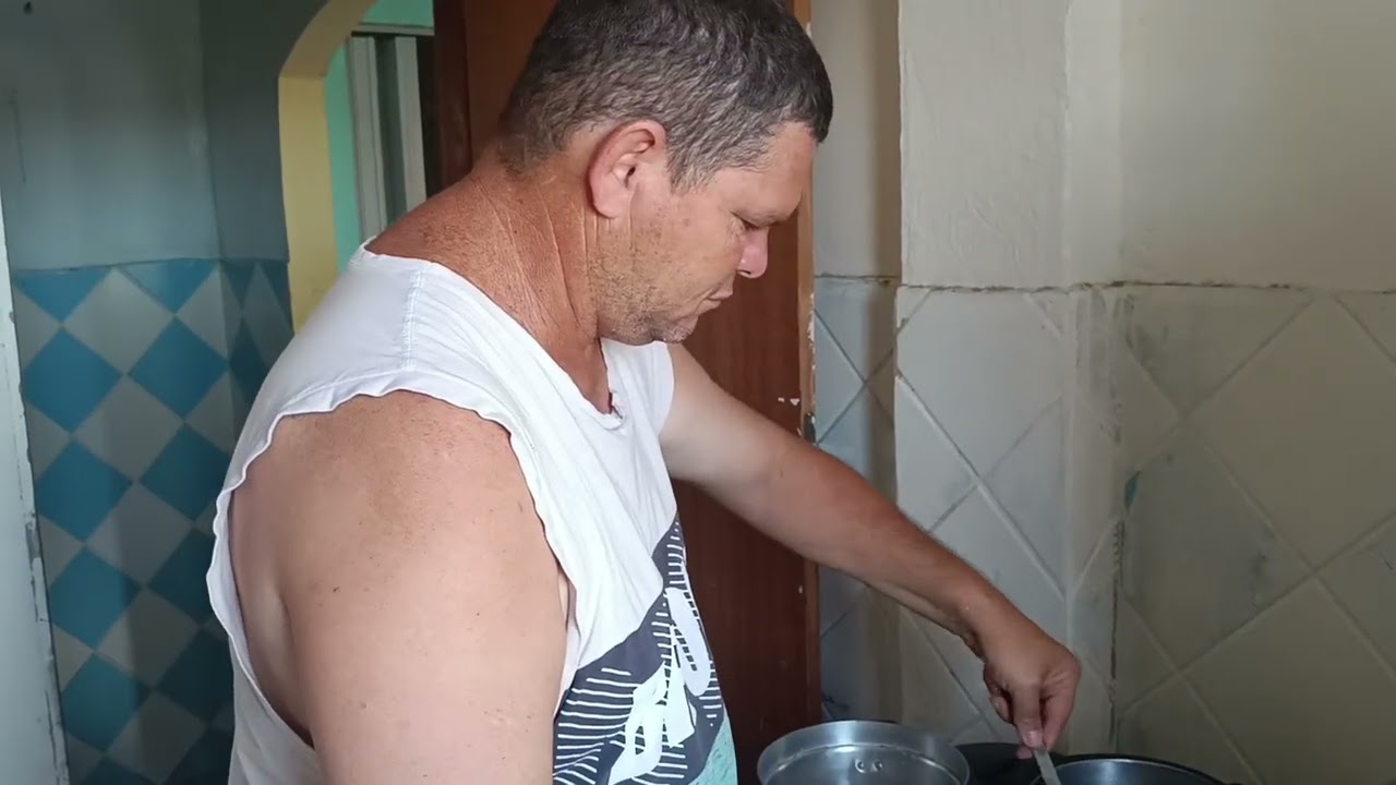 Nosso domingo. Marido fez o almoço e eu sobremesa 😀