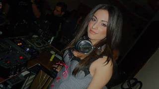 Dj Lina From Kosmos Fm 100 Deal Bar Mantoudi Evoias 02.04.2011