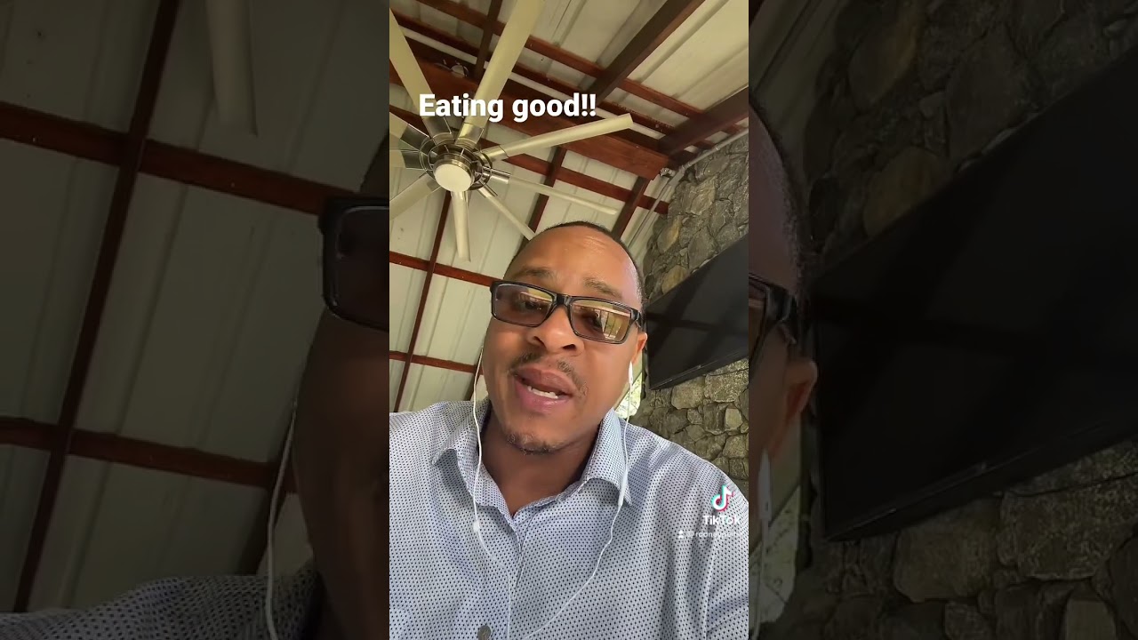 Eating good from a country store in Mississippi!!