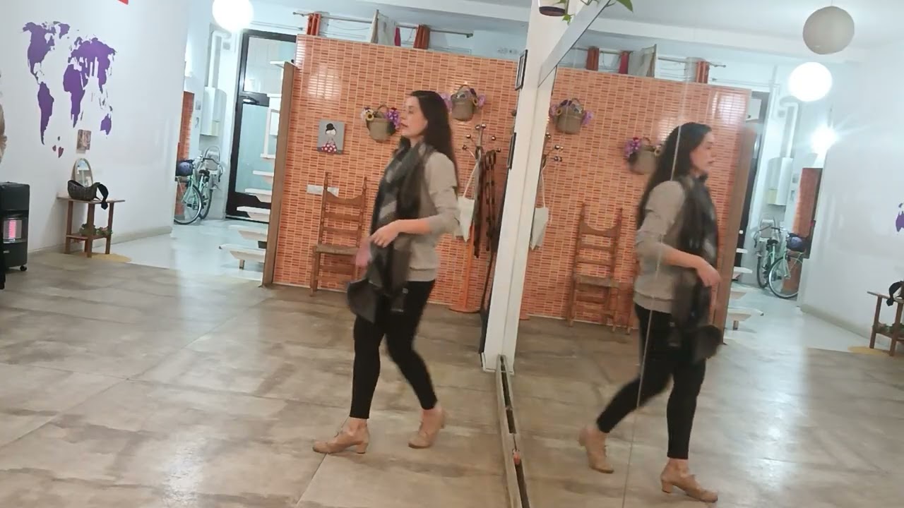 Sevillana con abanico, La Primera!!