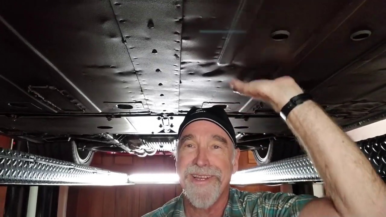 Tom's Garage , Season 1 Episode 5 " Viewing Super Car Bottoms" YouTube