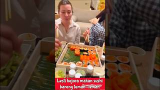 Lesti Kejora In Bali Eating Philadelphia Sushi With Friends lestikejora rizkybillar leslar
