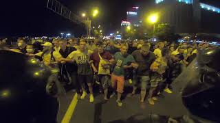 РЕАЛЬНЫЕ кадры с протестов в Беларуси!!!нападения на ОМОН!!!КОКТЕЙЛИ МОЛОТОВА